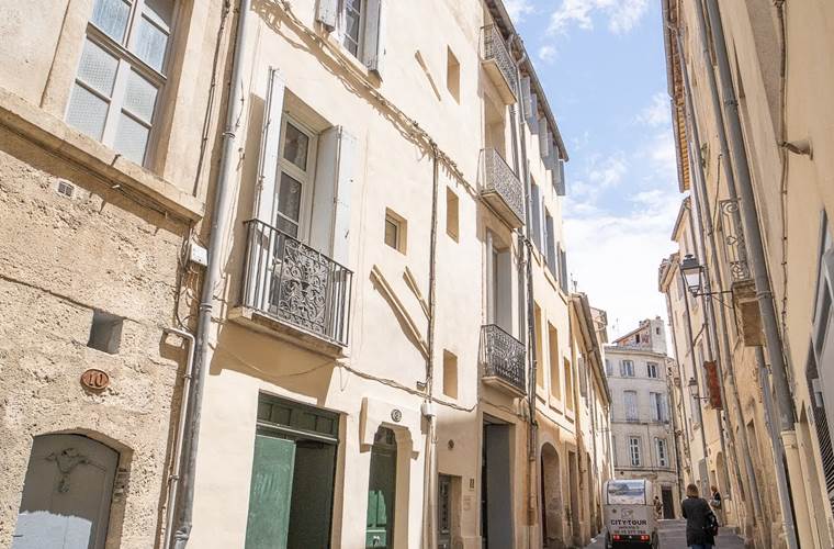 vue sur rue direction écoles laicques