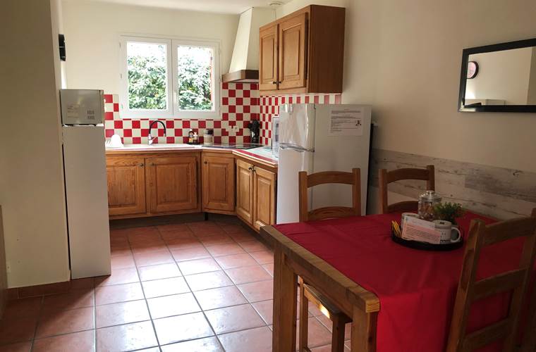 Les Mazets du Rouret - coin repas cuisine