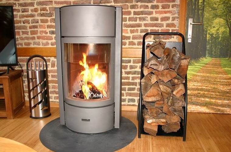Poêle STUV "feu ouvert" et panier de bois gratuit