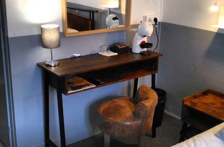 bureau avec cafetière