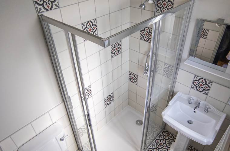 Salle d'eau attenante à la chambre