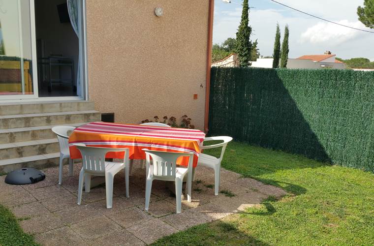 Jardin de notre gîte Micocoulier