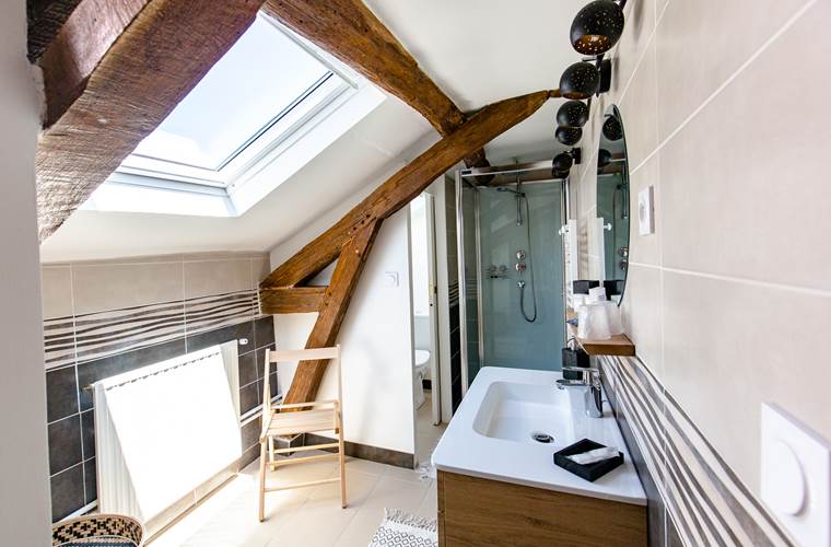 La salle d'eau de la chambre du Désert