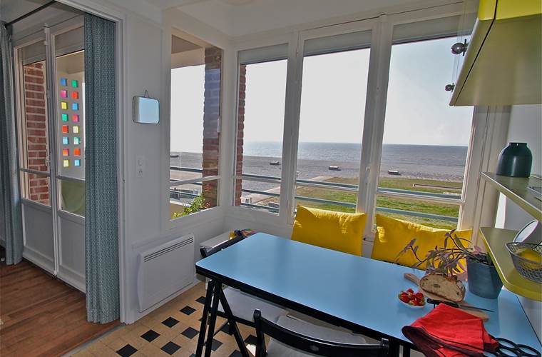 Vue de la cuisine sur la  mer
