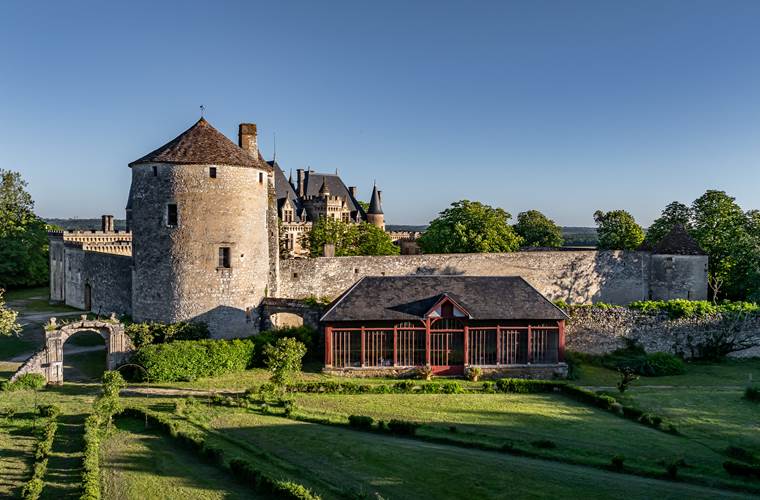 DJI_20250430080743_0079_D_MAVIC3PRO- Cha^teau Michel de MontaigneDe´clic&De´colle