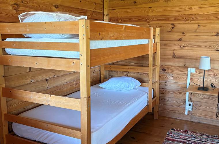 Chalet-cerf-bois-famille-parc-animalier-saint-hubert-gages-aveyron-calme-nature