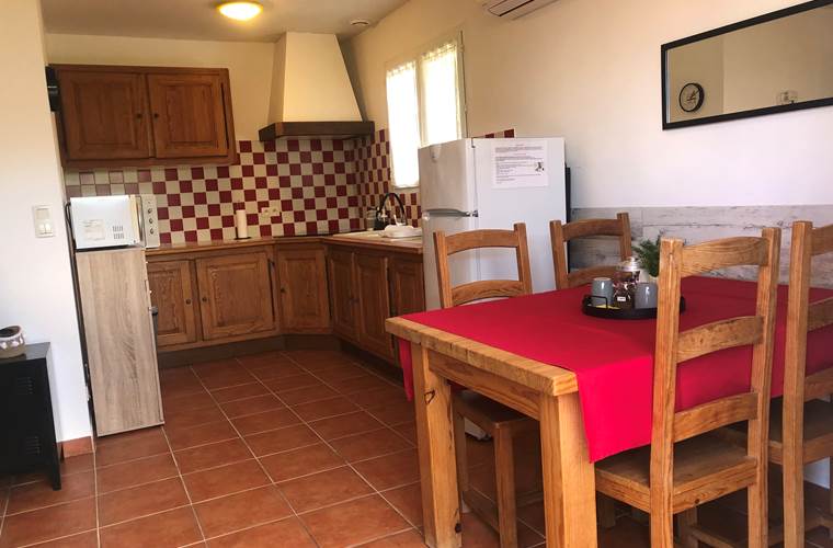 Les Mazets du Rouret - Che^ne Vert cuisine frigo congelateur micro ondres...