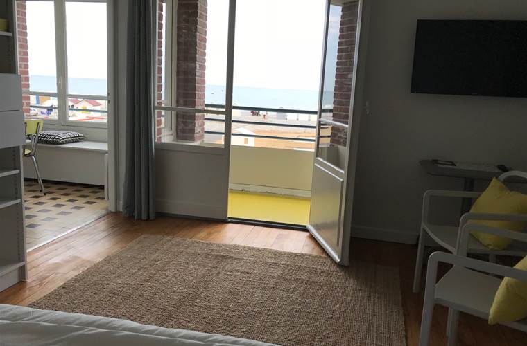 Pièce à vivre ouverte sur le balcon