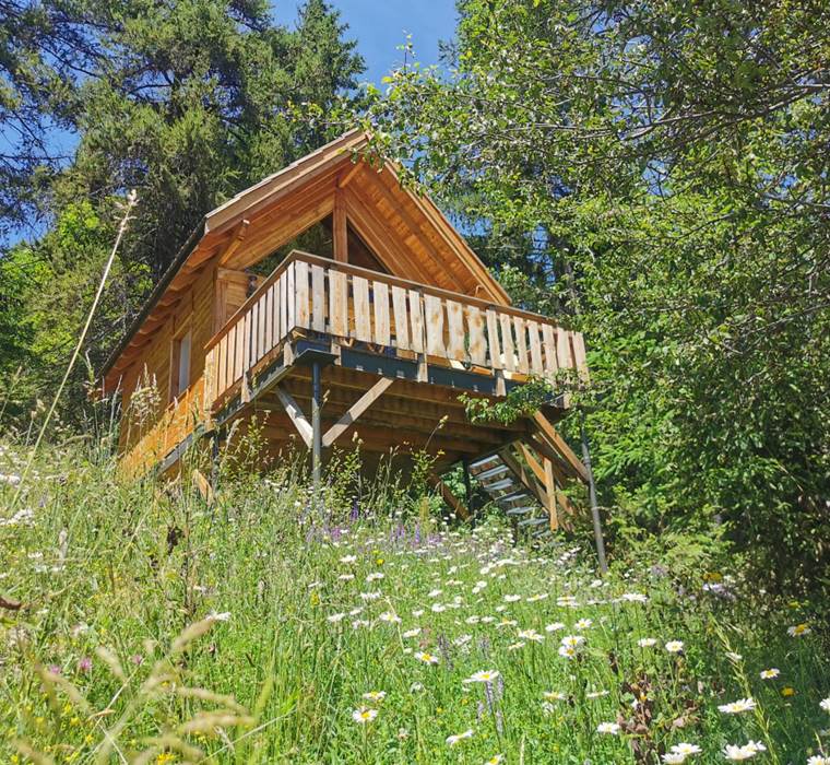 Cabanes de l'Esperluette. Cabanes Les Terres blanches. Vue de l'extérieur