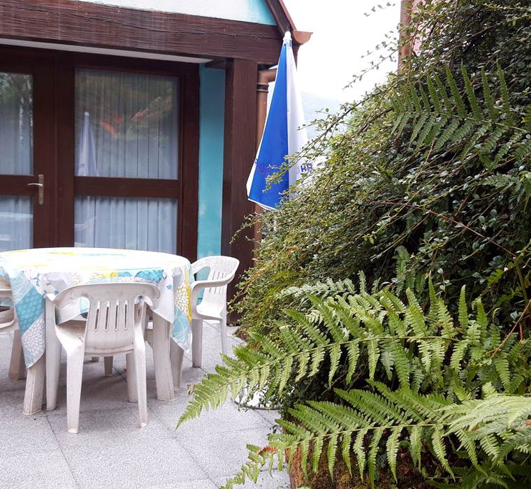 Terrasse de plain pied devant le  pavillon Riesling