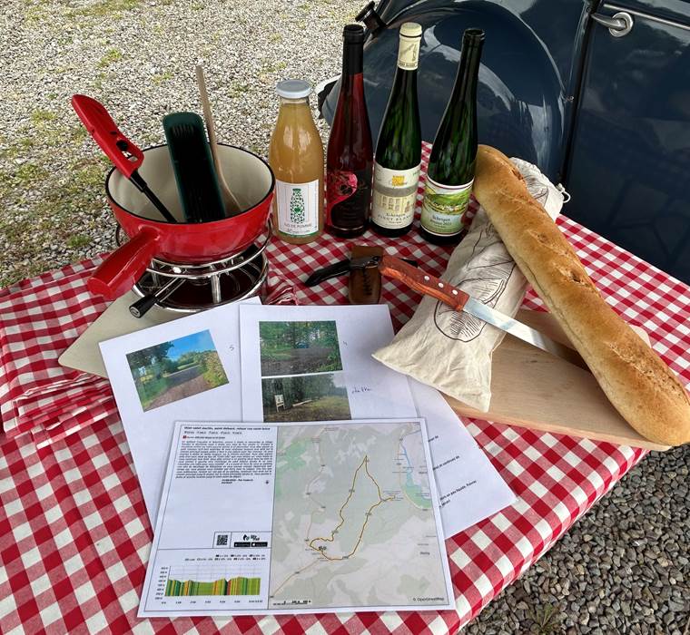 photo table complete avec carte et détail