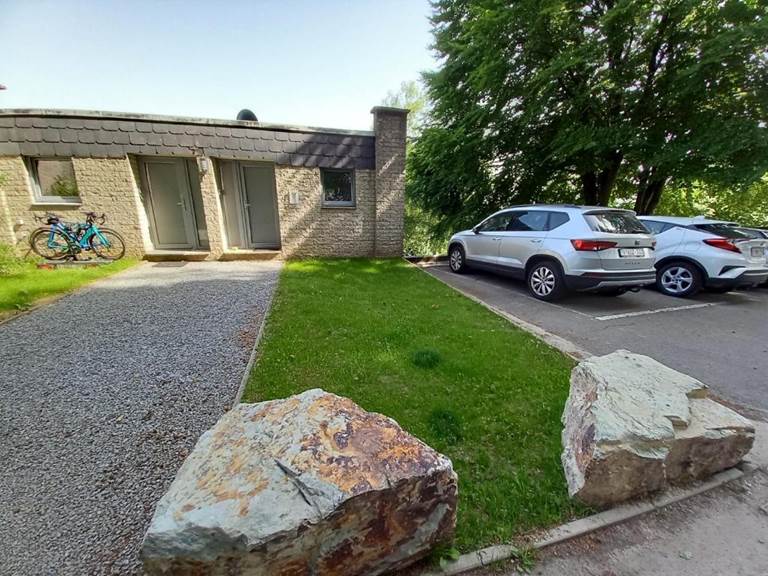 le parking jouxtant l'habitation