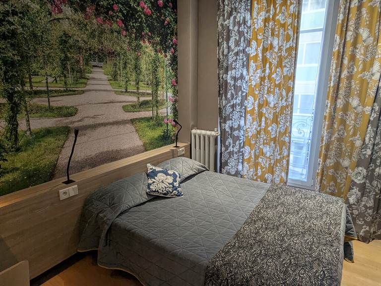 chambre double hotel jean bart pres jardin du luxembourg quartier latin