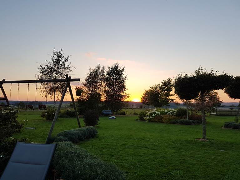 Jardin et aire de jeux à la Chabetaine