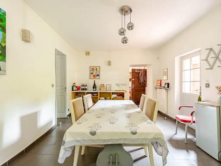 la salle à manger de la Villa chandra