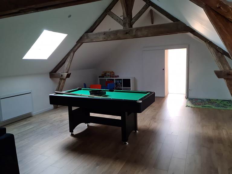 gite-le-lijaly-salle-jeux-billard-etage.jpg