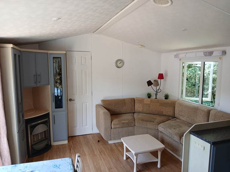 coin salon avec canapé convivial MOBIL-HOME DE PROPRIETAIRE 12