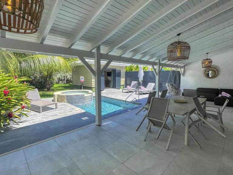 villa-jade-238608-1600-950-crop