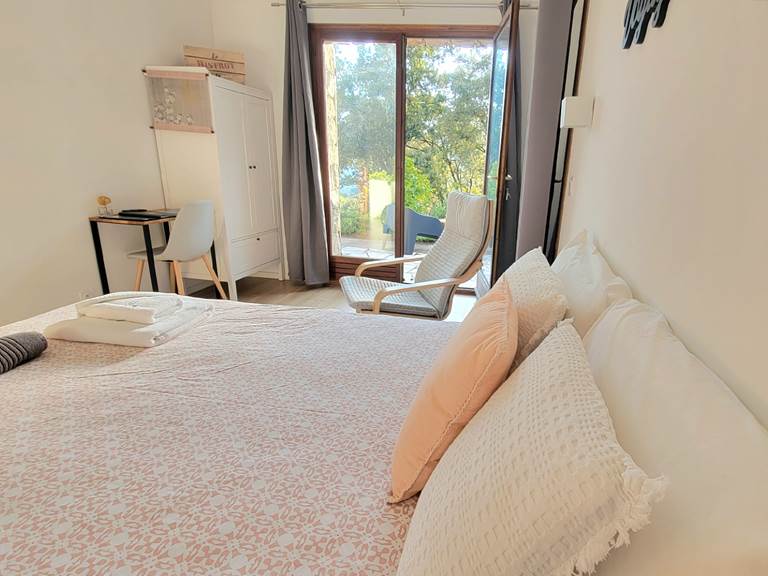 chambre-hotes-vue-jardin-domaine-cardu-corse-du-sud.jpg