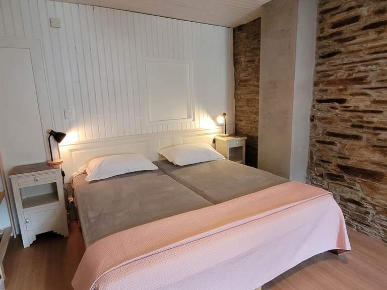 LA-BELLE-SAISON-Luchon-Location-d'appartements-Marmotte-Chambre2