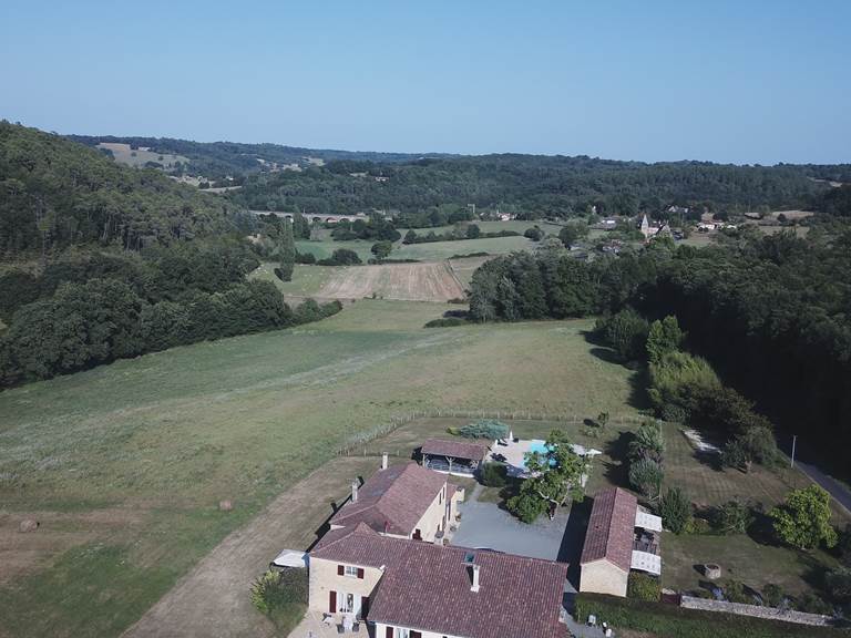 DOMAINE DU CHAMP DE L'HOSTE - maison d'hôtes à Larzac 24170 - domaine du champ de l'Hoste - piscine - Dordogne - location gîte - location maison de vacances - Vue du ciel