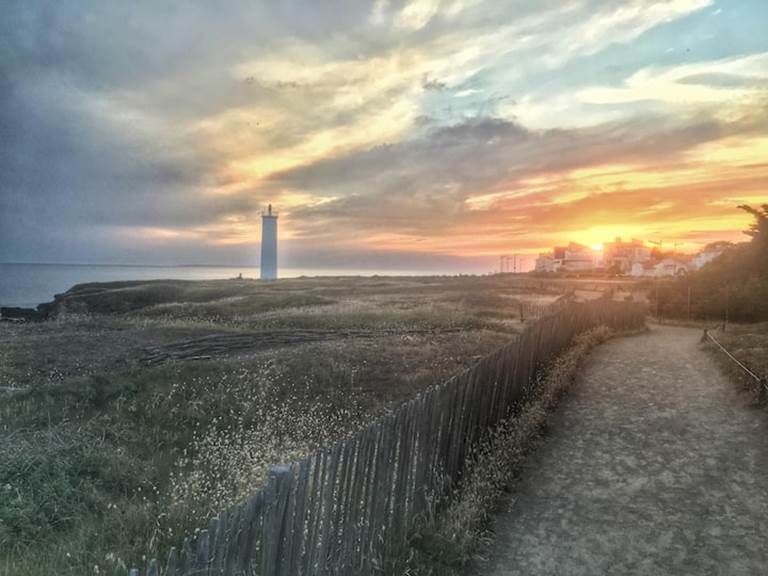 COUCHER DE SOLEIL SUR LA CORNICHE