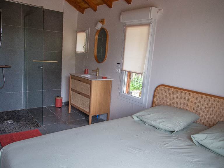 Gîte du Causse Loubressac Chambre 1 RDC Salle d'eau privative-gallery