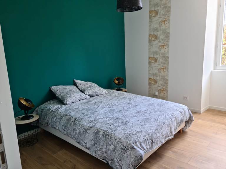 gite-le-lijaly-chambre-mansardee-lit-double.jpg