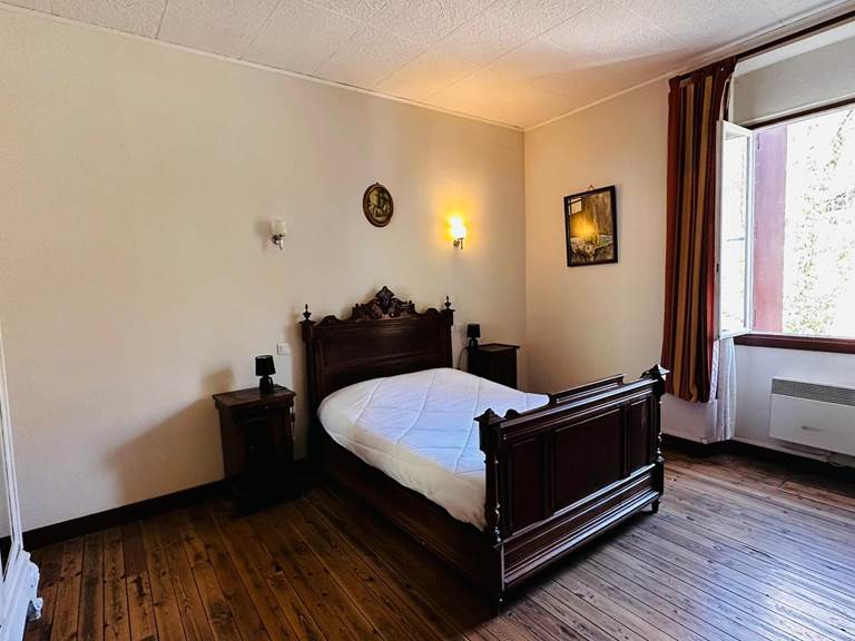 987a8ff5-321b-48b7-8be6-f457d706fd00