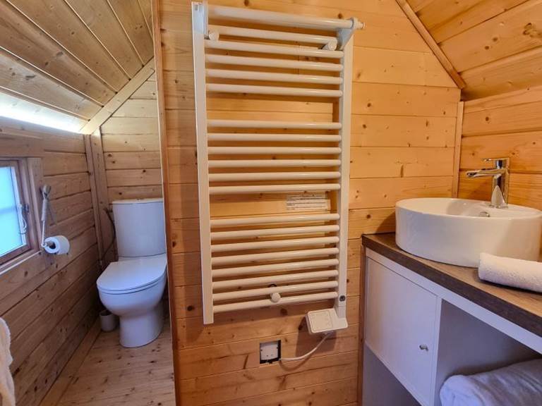 Kota Canada jacuzzi privatif salle d'eau