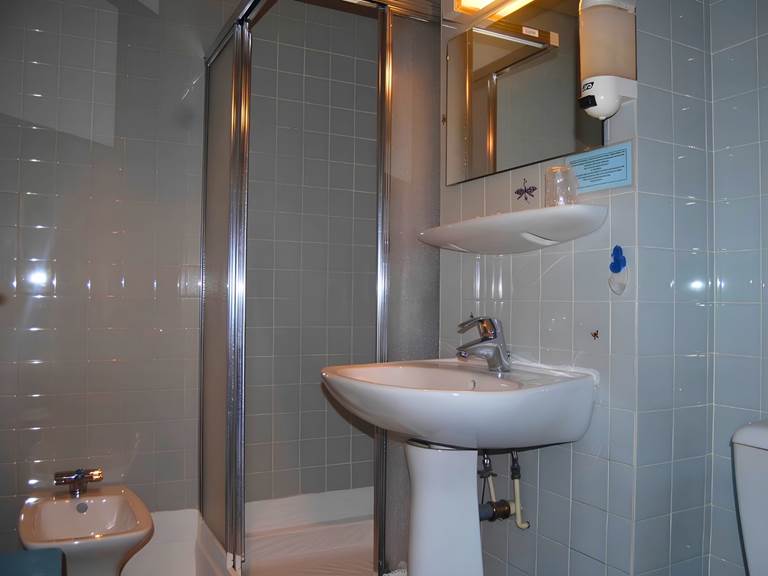 Salle de Bain privative Chambre Lit 1 personne Paris