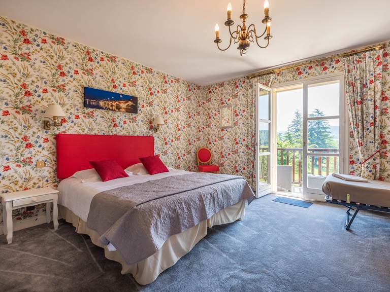 Chambre quadruple Gentilhommière Coquelicot  Junior suite 26 avec lit gigogne et balcon - PMR