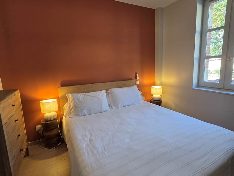 Chambre avec lit double