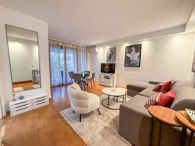 ID210 CANNES LORRAINE SALON 2