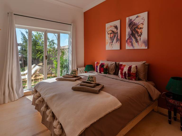 villa-dar-loun-ghazoua-chambre-king-size.jpg