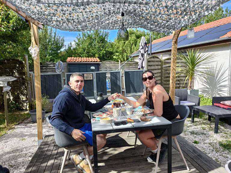 petit déjeuner sur la terrasse