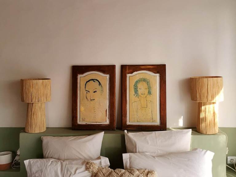 Suite Kalyptus - détail chambre principale , tableaux de Laurent Godard