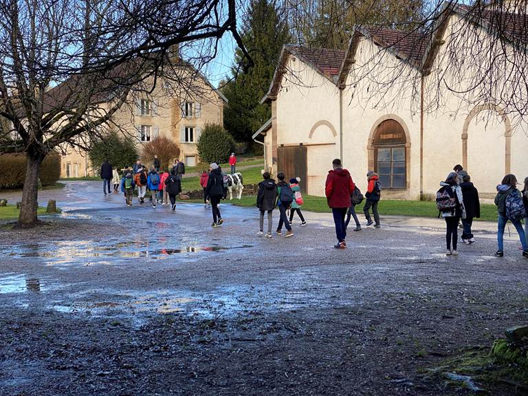 Visite guidée d'un groupe scolaire