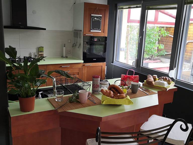 petit déjeuner sur le bar de la cuisine