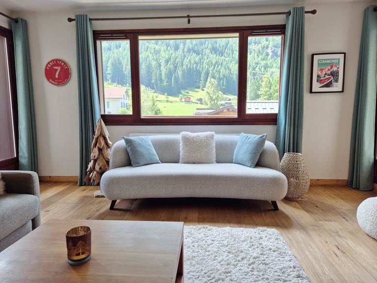 Grand séjour cuisine avec vue dégagée sur les montagnes (Appartement de 70 m2)