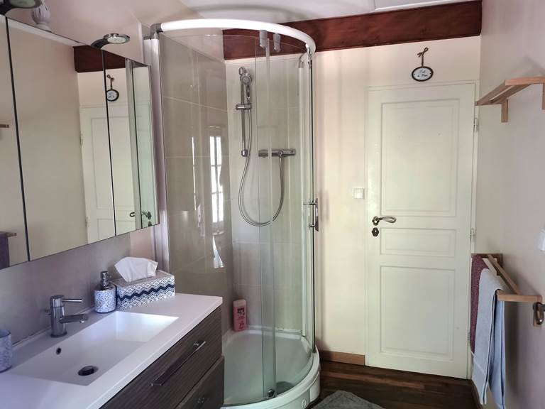 Salle de bain de la suite familiale Périgord