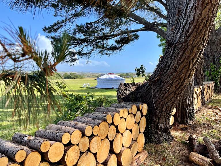logements atypiques en pleine nature avec vue sur mer et ile de Groix