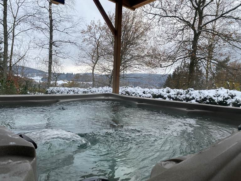 Spa privatif chauffé en hiver à 38 °C