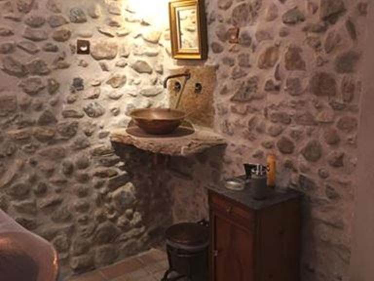 208744530-gallery