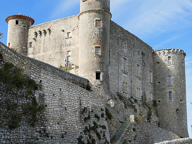 chateau-2319392_1920