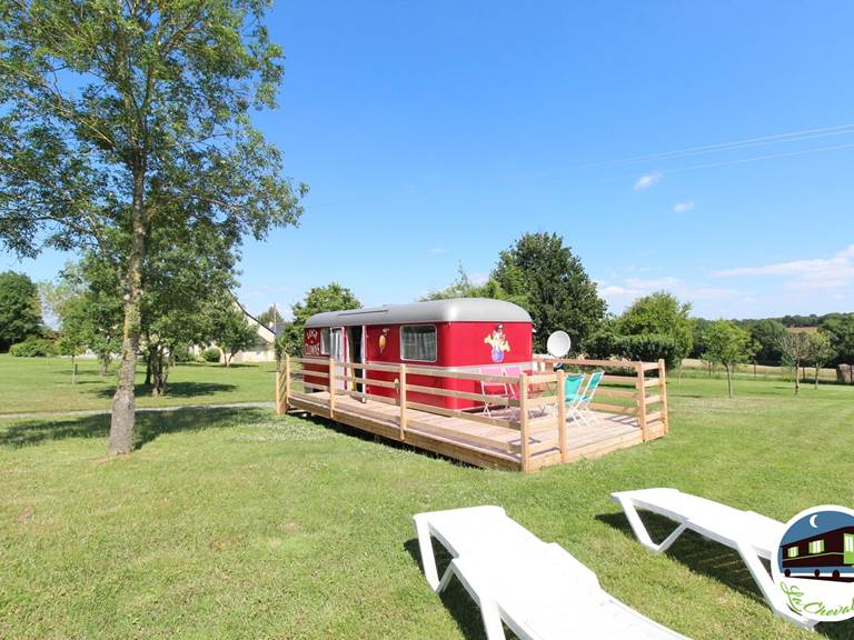 15 Gite la chevalerie 49170 roulotte loge des clowns