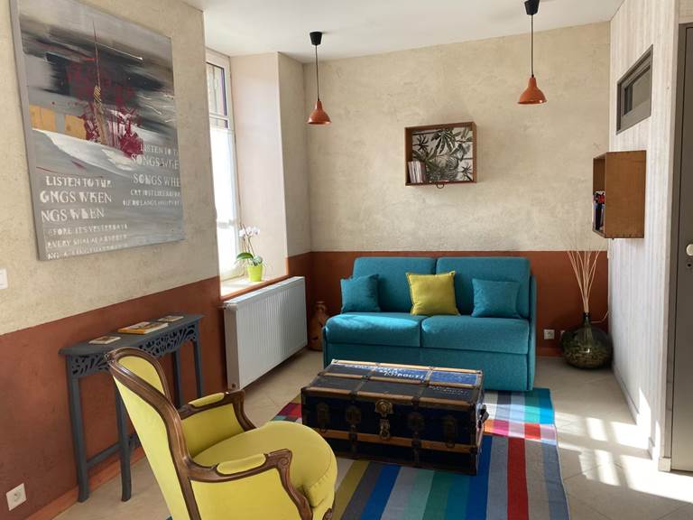 Chambre-d'hôte-Murier-lacourquinousrelie-salon_main room-gallery