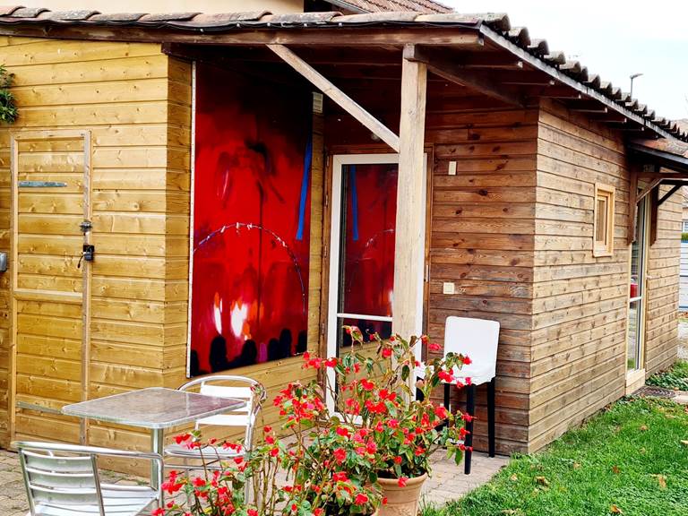 Cabane côté jardin : Espace terrasse et parasol