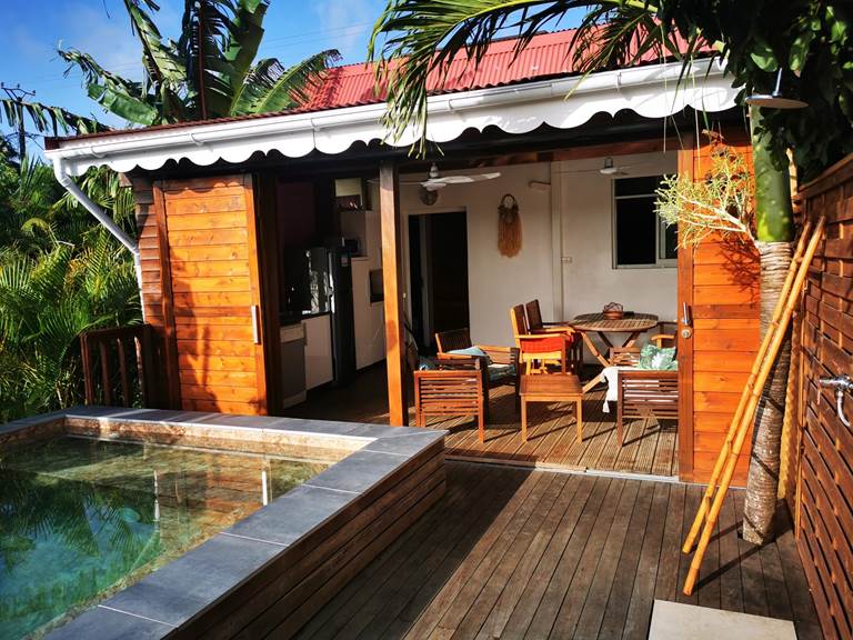 gite-horizon-balisiers-terrasse-ouverte-salon-exterieur