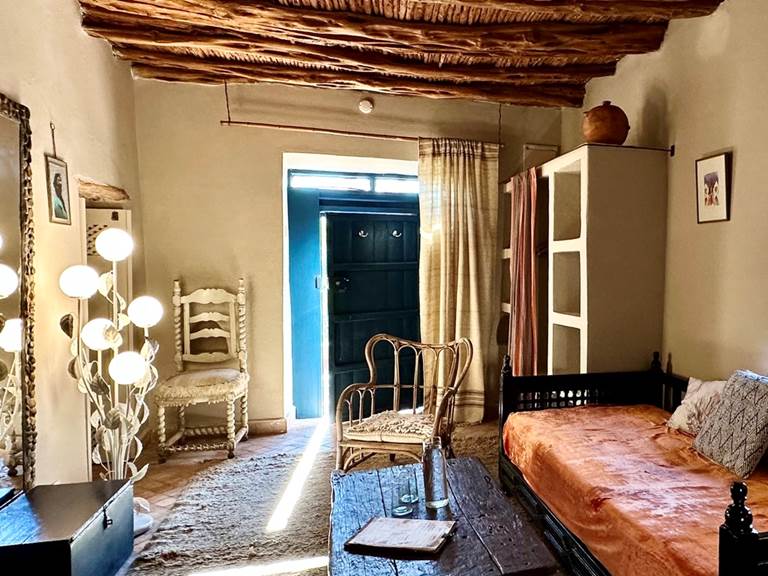 Comme tout Baoussala, la Suite Marabout est composée d'objets et de mobilier chinés. Demandez ces belles adresses pour les découvrir à votre tour!